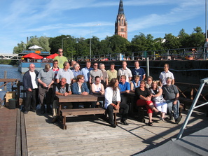 Ammattiosaston entisiä ja nykyisiä aktiiveja lähdössä jokiristeilylle